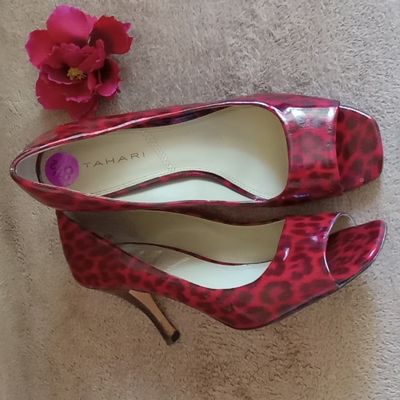 TAHARI | Red Black Patent Heel - Picture 2 of 10